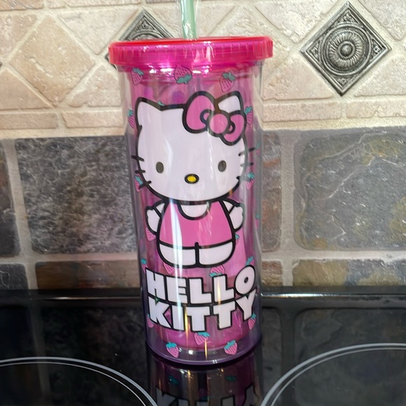 NWT Hello Kitty 20 oz plastic drink cup with straw - Picture 1 of 4